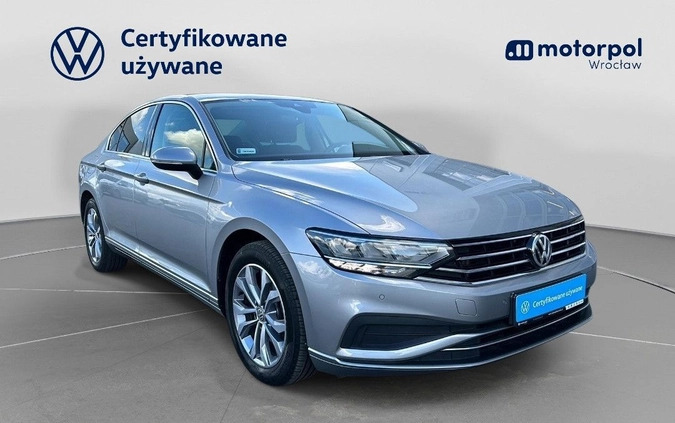 Volkswagen Passat cena 94900 przebieg: 91357, rok produkcji 2019 z Sępólno Krajeńskie małe 466